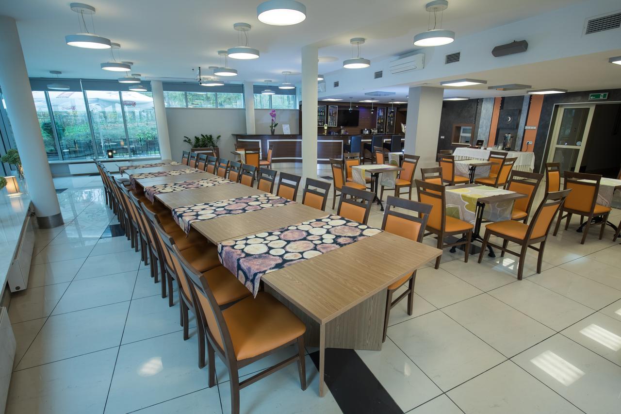 Hotel Ameliowka Maslow  Esterno foto